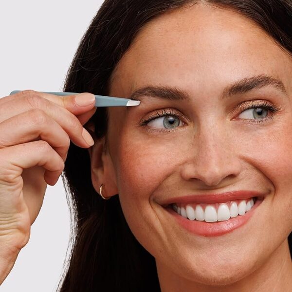 Tweezerman Exclusive Mist Blue Slant Tweezer - Image 3